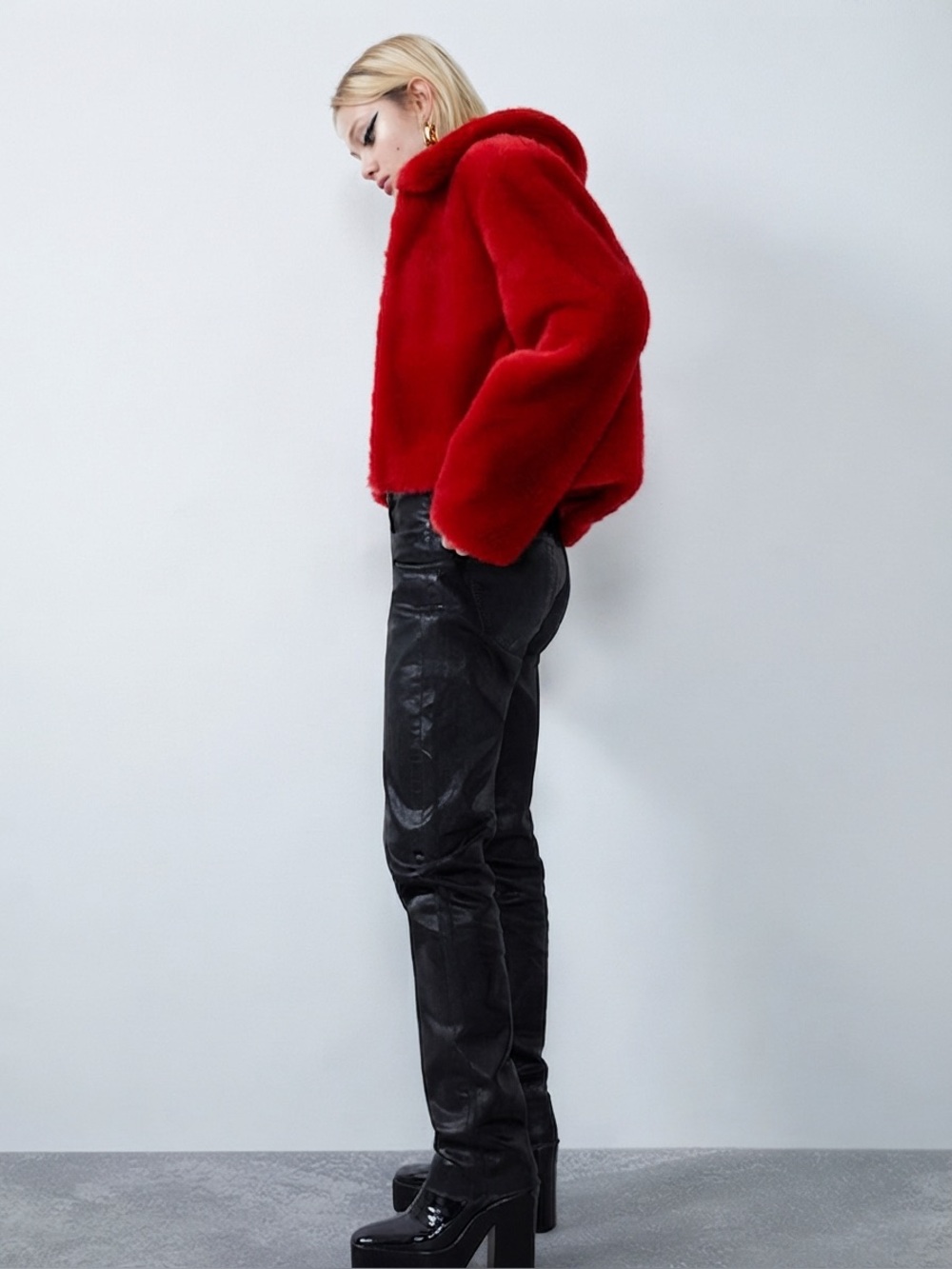 Red faux fur cropped coat - Picture 3 of 11